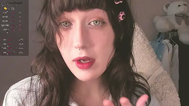 Snapshot of MePretty chatting on November 2025 11:23:02 AM MePretty online show from November 2025 11:23:02 AM