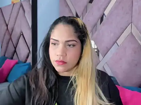 Snapshot of Faehlis__ chatting on December 2025 04:20:03 AM Faehlis online show from December 2025 04:20:03 AM