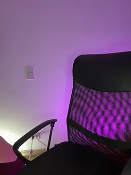 Snapshot of Julieta-8 chatting on November 2025 12:58:01 AM Julieta-8 online show from November 2025 12:58:01 AM