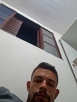 Snapshot of leonct chatting on December 2025 02:05:02 AM leonct online show from December 2025 02:05:02 AM