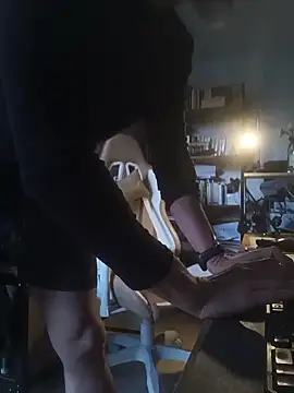 Snapshot of DanWolverin chatting on February 2026 04:34:02 PM DanWolverin online show from February 2026 04:34:02 PM