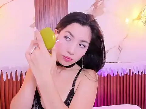 MiaLovely1 online show from December 2025 07:32:01 PM