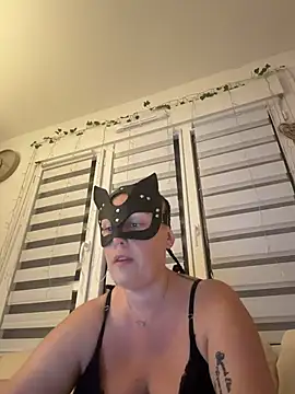 Snapshot of bellavelours chatting on June 2026 08:24:01 PM bellavelours online show from June 2026 08:24:01 PM