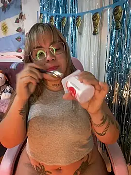 Snapshot of Lindalatina2001 chatting on July 2026 06:40:02 PM Lindalatina2001 online show from July 2026 06:40:02 PM