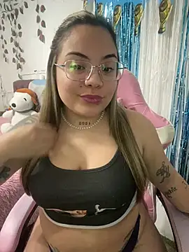 Snapshot of Lindalatina2001 chatting on July 2026 12:24:01 AM Lindalatina2001 online show from July 2026 12:24:01 AM