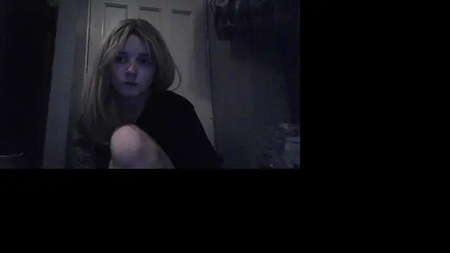 Snapshot of Amy01112 chatting on December 2025 03:41:02 PM Amy01112 online show from December 2025 03:41:02 PM