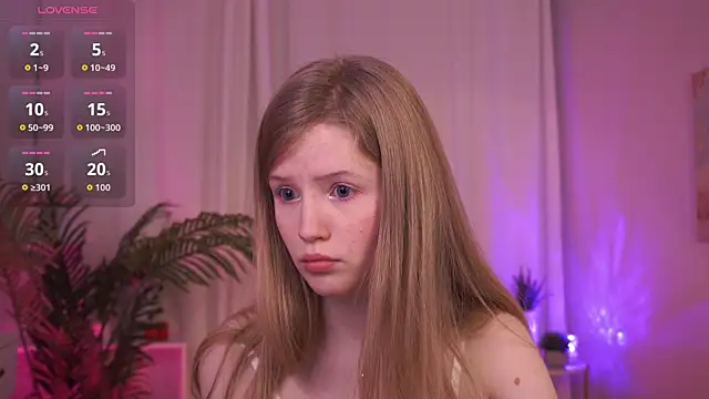 Snapshot of LilianHoward chatting on December 2025 12:21:01 PM LilianHoward online show from December 2025 12:21:01 PM