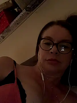 Snapshot of CherryCe chatting on November 2025 09:52:01 PM CherryCe online show from November 2025 09:52:01 PM