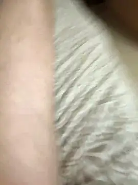 TRESBONNEBITE online show from April 2026 07:00:01 PM