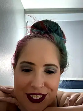 Snapshot of IconicBaddie chatting on December 2025 08:30:01 AM IconicBaddie online show from December 2025 08:30:01 AM