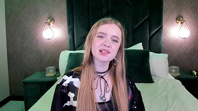 Snapshot of Victori_Fox chatting on December 2025 04:10:01 AM Victori Fox online show from December 2025 04:10:01 AM