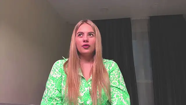 Snapshot of ShirlStyer chatting on December 2025 01:53:01 PM ShirlStyer online show from December 2025 01:53:01 PM