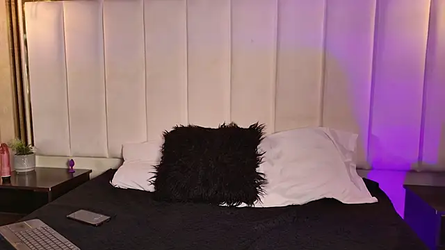 HannyJones online show from December 2025 12:46:02 PM