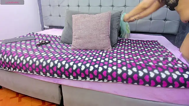 Messy Karol  online show from December 2025 02:02:02 PM