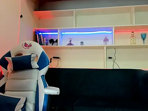 Snapshot of Samantha_Martiness chatting on January 2026 11:37:01 AM Samantha Martiness online show from January 2026 11:37:01 AM