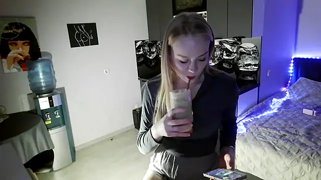 Snapshot of LunaPeony chatting on February 2026 04:06:01 PM LunaPeony online show from February 2026 04:06:01 PM