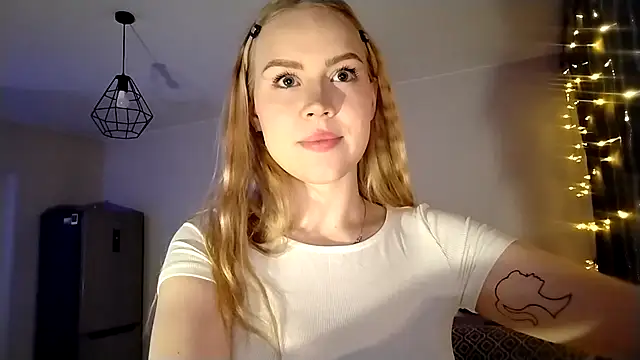 Snapshot of LunaPeony chatting on March 2026 05:42:02 PM LunaPeony online show from March 2026 05:42:02 PM