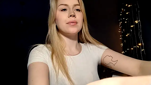 Snapshot of LunaPeony chatting on March 2026 06:25:01 PM LunaPeony online show from March 2026 06:25:01 PM