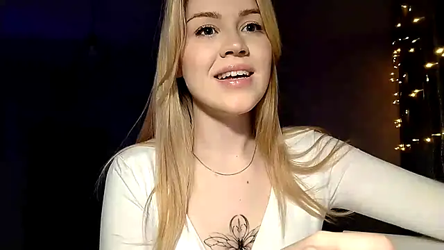 Snapshot of LunaPeony chatting on March 2026 06:36:01 PM LunaPeony online show from March 2026 06:36:01 PM