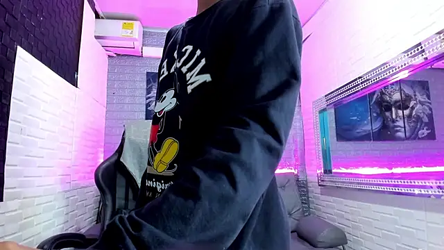 Snapshot of StormLuxX chatting on December 2025 12:47:02 PM StormLuxX online show from December 2025 12:47:02 PM