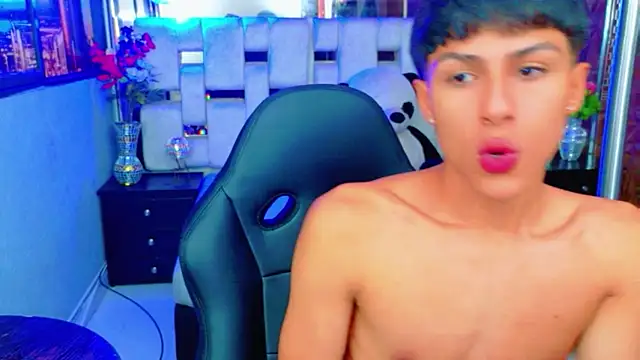 Snapshot of StormLuxX chatting on December 2025 12:10:01 PM StormLuxX online show from December 2025 12:10:01 PM