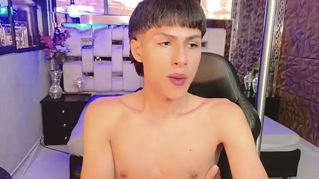 Snapshot of StormLuxX chatting on December 2025 01:06:01 PM StormLuxX online show from December 2025 01:06:01 PM