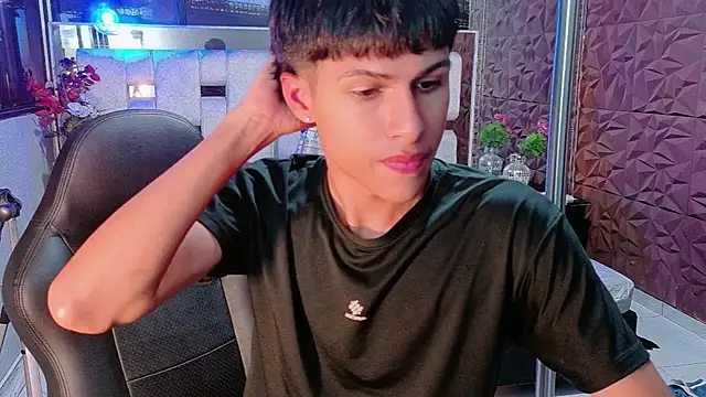 Snapshot of StormLuxX chatting on December 2025 06:44:01 AM StormLuxX online show from December 2025 06:44:01 AM