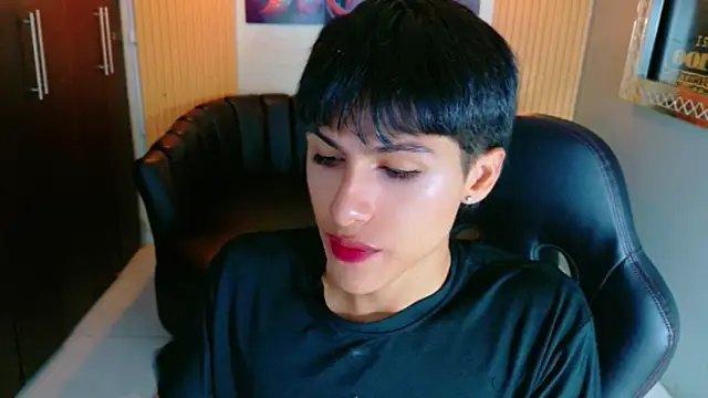 Snapshot of StormLuxX chatting on January 2026 12:40:02 PM StormLuxX online show from January 2026 12:40:02 PM