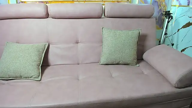 Snapshot of GoldenMusee_ chatting on January 2026 01:48:02 PM GoldenMusee online show from January 2026 01:48:02 PM