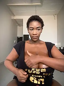 Snapshot of GiantClithpee chatting on February 2025 08:31:02 AM GiantClithpee online show from February 2025 08:31:02 AM