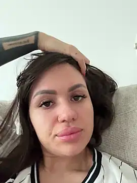 SiennaLuxexx online show from February 2026 12:12:01 PM