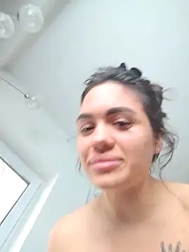 SiennaLuxexx online show from April 2026 01:04:02 PM