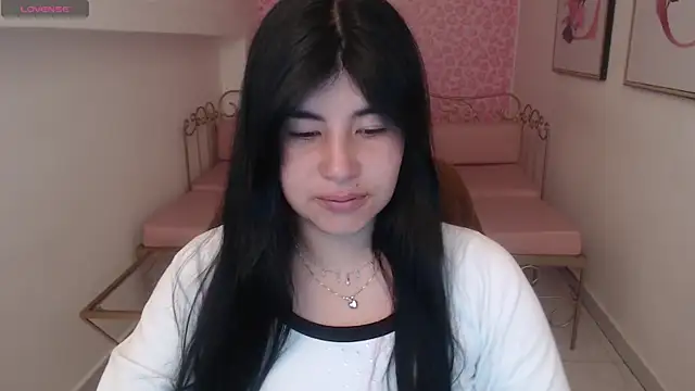 Snapshot of Nina_harpper_ chatting on December 2025 01:40:02 PM Nina harpper online show from December 2025 01:40:02 PM