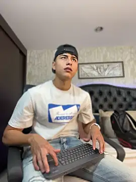 Snapshot of Lander_Cruz chatting on July 2026 05:38:02 PM Lander Cruz online show from July 2026 05:38:02 PM