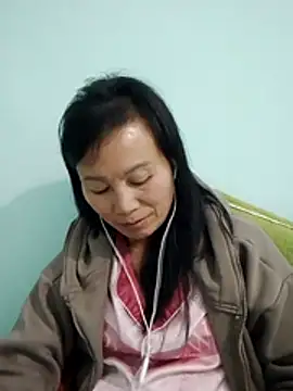 Snapshot of Lili-123k chatting on December 2025 01:38:01 PM Lili-123k online show from December 2025 01:38:01 PM