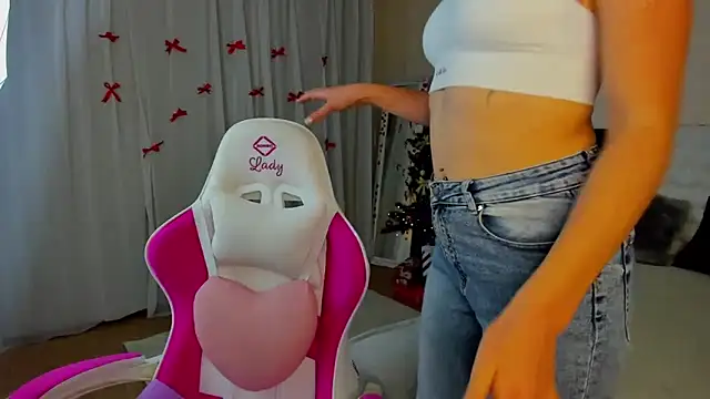 KiraNeeww online show from December 2025 06:41:02 AM