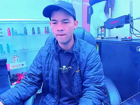 Snapshot of SweeXioji chatting on January 2026 12:18:01 PM SweeXioji online show from January 2026 12:18:01 PM