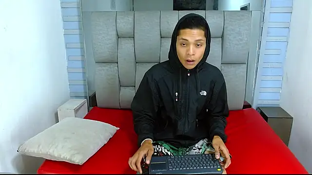 Snapshot of Axel_Marcu chatting on December 2025 01:09:02 PM Axel Marcu online show from December 2025 01:09:02 PM