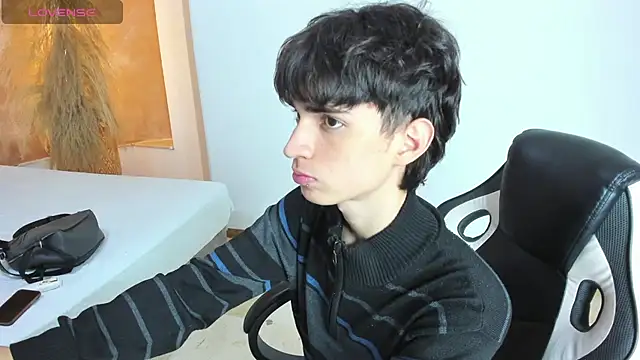 CONNOR STONNE  online show from February 2026 07:43:01 PM