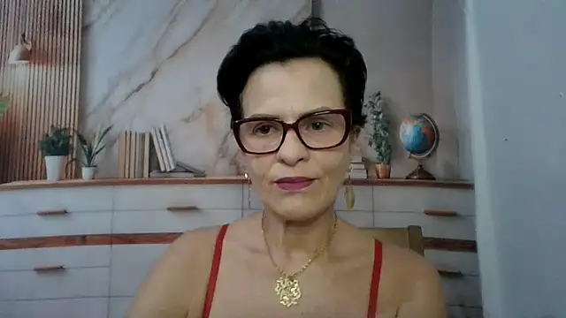 Snapshot of Luna-Hot0802 chatting on February 2026 06:53:01 PM Luna-Hot0802 online show from February 2026 06:53:01 PM