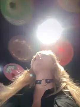 Snapshot of Betsy chatting on December 2024 08:39:02 AM Betsy online show from December 2024 08:39:02 AM