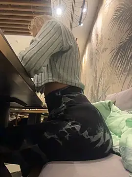 Betsy online show from December 2025 04:11:01 PM