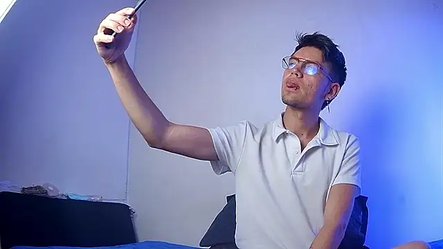 Snapshot of nicolatinboy chatting on February 2026 09:09:02 PM nicolatinboy online show from February 2026 09:09:02 PM