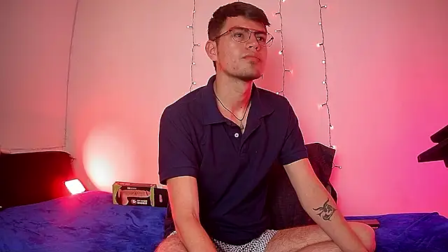 Snapshot of nicolatinboy chatting on February 2026 09:11:02 PM nicolatinboy online show from February 2026 09:11:02 PM