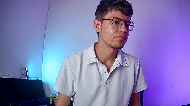 Snapshot of nicolatinboy chatting on February 2026 09:23:01 PM nicolatinboy online show from February 2026 09:23:01 PM