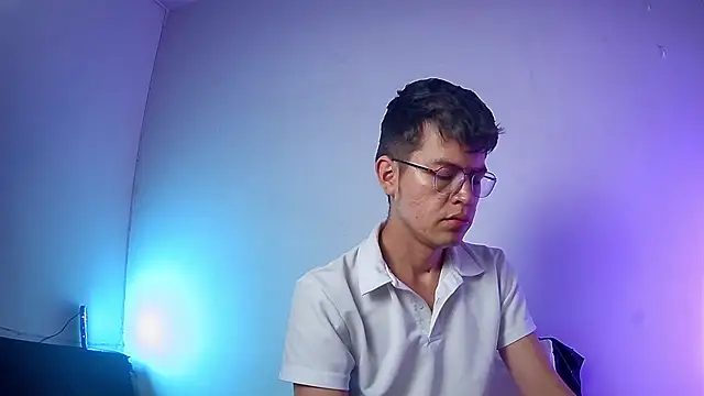 Snapshot of nicolatinboy chatting on February 2026 09:14:02 PM nicolatinboy online show from February 2026 09:14:02 PM