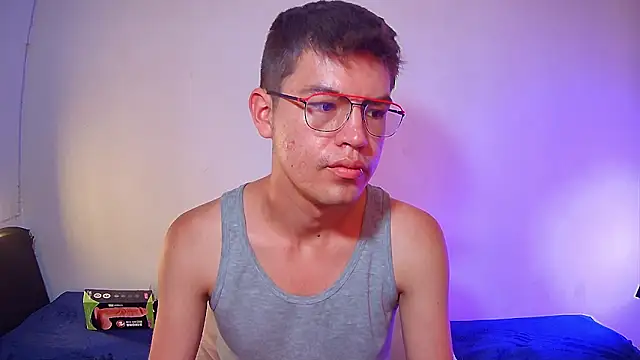 nicolatinboy online show from April 2026 05:39:01 PM