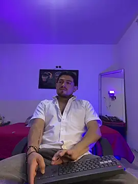 williamsmiiths16 online show from June 2026 11:27:02 AM