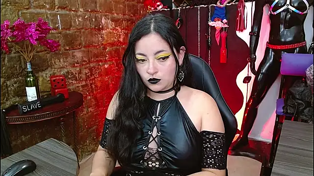 LunaTikka online show from April 2026 06:53:02 PM