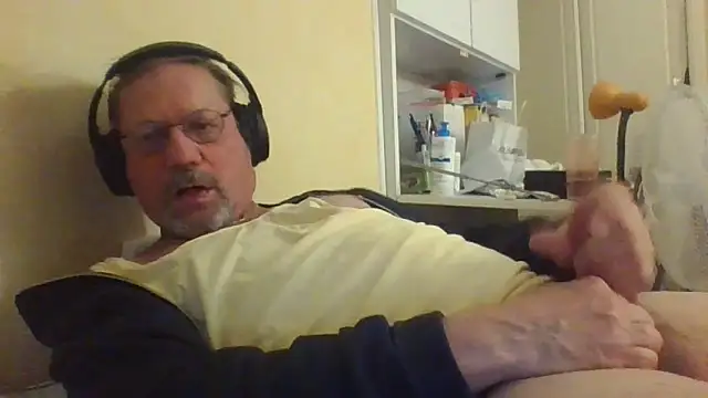 Snapshot of Wanky357 chatting on June 2026 08:33:02 PM Wanky357 online show from June 2026 08:33:02 PM